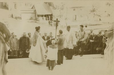 Prawdopodobnie pielgrzymka męzczyzn do Piekar Śl. 18.09.1951.Zdjęcie ze zbiorów p.Doroty Mroncz
