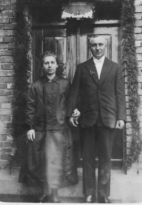 rok 1931.Ślub Emmy Przybysz (z domu Garorz) z Stanisławem Plaskuda z Kuźni Nieborowskiej.
