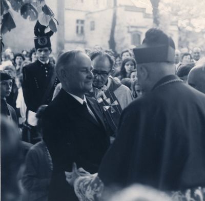Podczas wizyty biskupa w Pilchowicach. 

