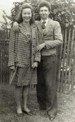 Po lewej Edelgard Zwadlo urodzona w 1932r. Z albumu pana Jana Piechuta.
