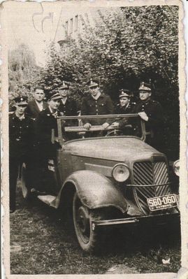 Pierwszy wóz bojowy OSP Pilchowice. Rok 1945. Zdjęcia z archiwum OSP Pilchowice pozyskane dzięki uprzejmości pan Adriana Aniśko.
