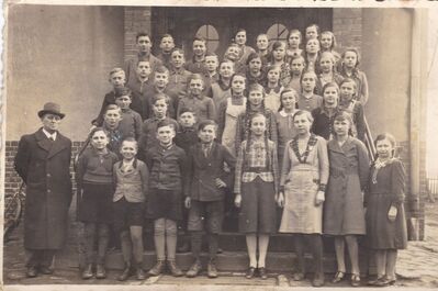 klasa 7 w roku 1939, nauczyciel Kleinert, z albumu pani Zofii Kaiser
