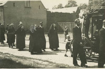 pogrzeb idący ulicą Dworcową, lata 50 XXw.
